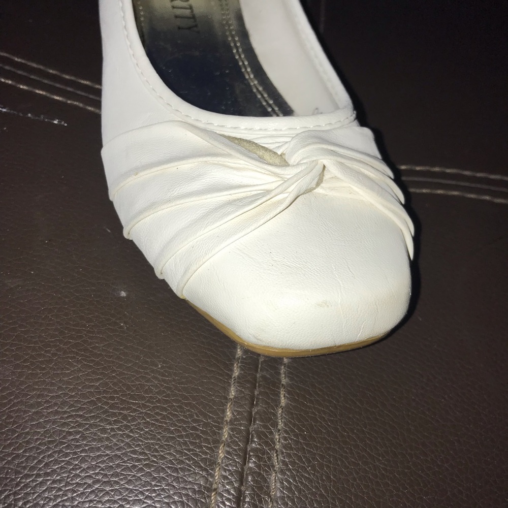 WHITE FLATS - Picture 5 of 7